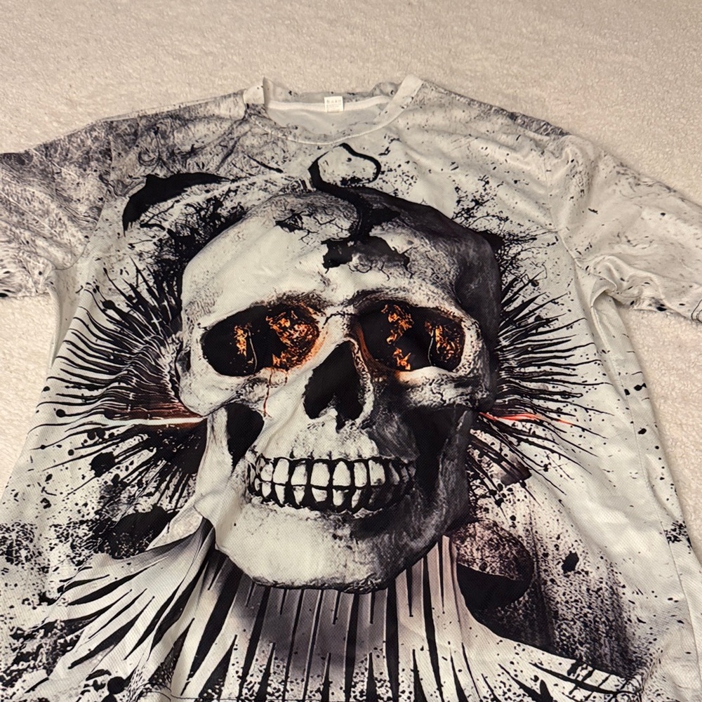 Graphic Skull Print Short Sleeve Tee - White